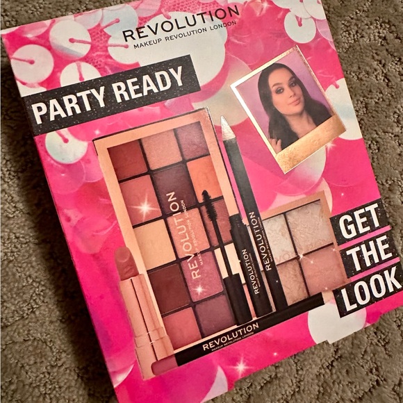 COPY - Makeup Revolution London Party Ready 6 Piece Beauty Gift Set~New Box Set - Picture 2 of 13